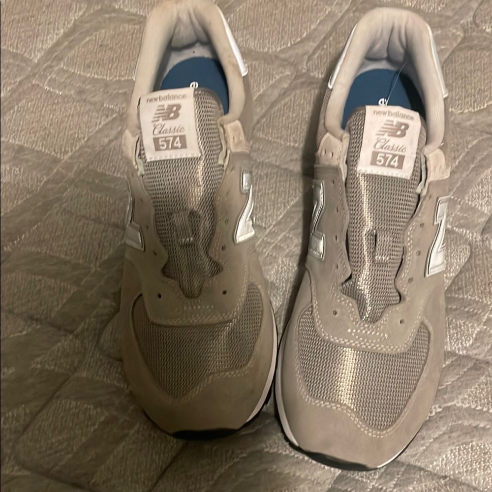 New Balance 574 Classic in Gray and White